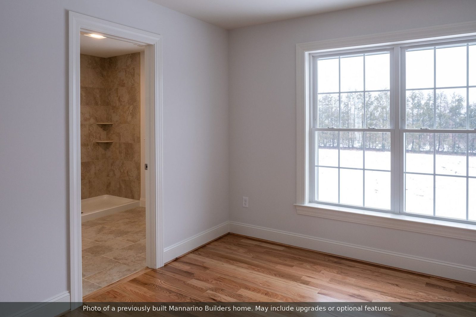 The Jamestown: bedroom with private bath